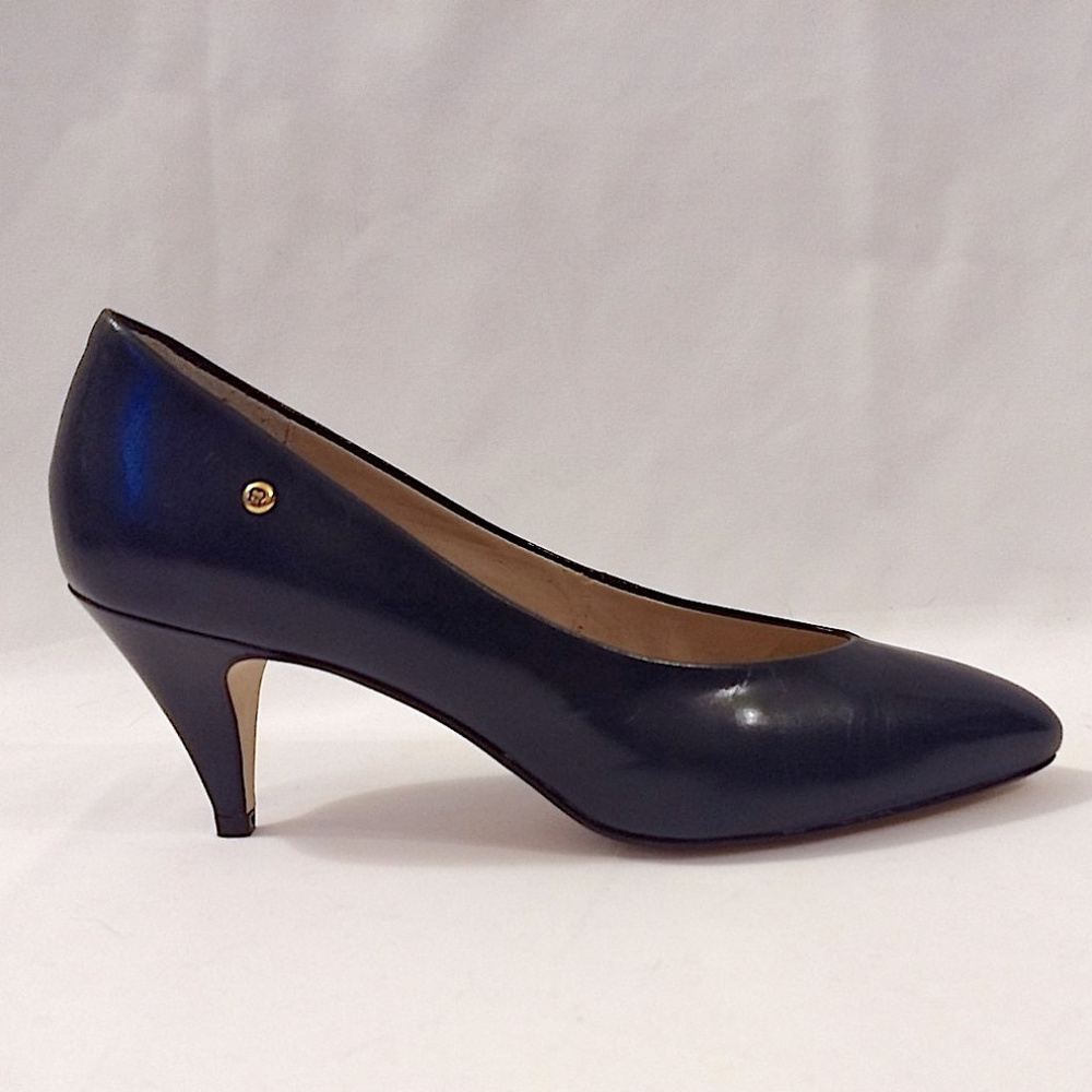 Etienne Aigner teal pumps